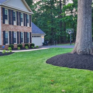 brick house front mulch